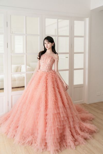 高雄翡麗婚紗-韓系婚紗-花園系列禮服-甜戀蜜桃．粉色羽毛澎裙禮服1